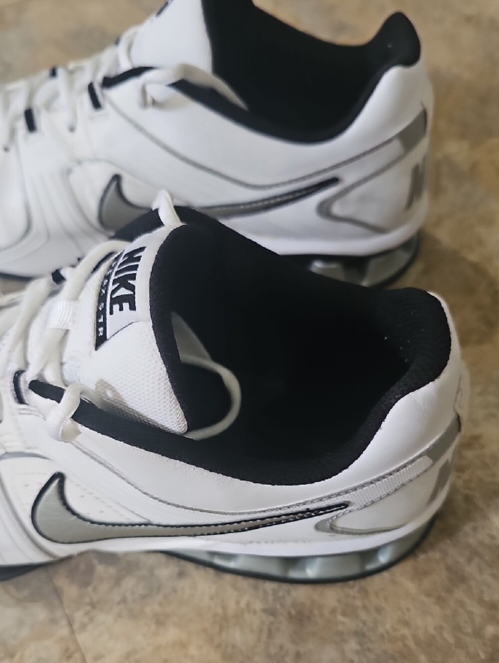 Nike Men’s White and Black Leather Athletic Trainers - Picture 14 of 14
